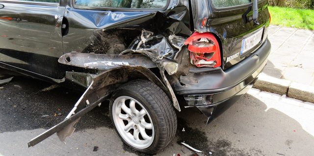 accident voiture dégâts choc arrière Twingo